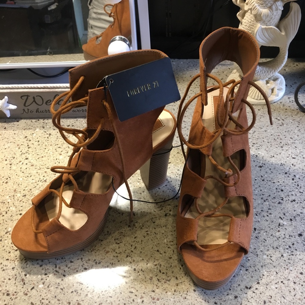 MOVING SALE❤️ tan heels